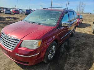 lot 19 image: 2010 Chrysler Town & Country