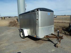 lot 12 image: 2015 United Enclosed Trailer 5 x 8