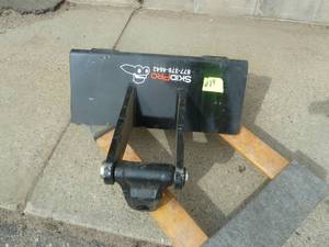lot 19 image: Skid Pro Mini Tow Hitch Attachment Hydraulic Auger Head Plate