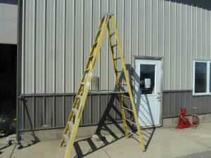 lot 48 image: Werner Fiberglass Step Ladder 10