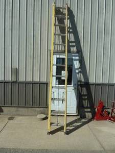 lot 46 image: Werner Fiberglass Extension Ladder 24 Yellow