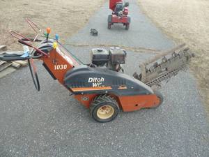 lot 94 image: Ditch Witch Power Trencher #1030