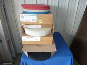 lot 126 image: Power Scrubber Pads 17