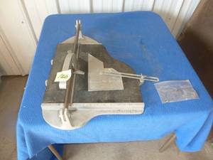 lot 160 image: Superior Tile Knife