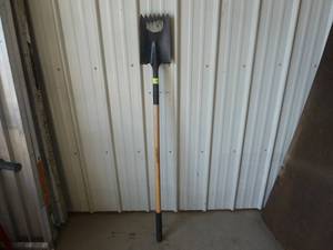 lot 177 image: Master Force Roofing Spade