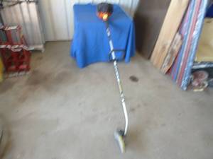 lot 199 image: Tanka Power Lawn Edger