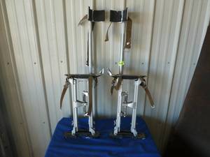 lot 200 image: Aluminum Stilts