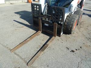 lot 91 image: Redline Pallet Forks 48