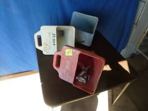 lot 257 image: Mud Spackling Parts- Gun & Bins