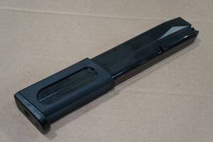 lot 17 image: Beretta 30 Round 9mm Magazine for CX4 Rifle
