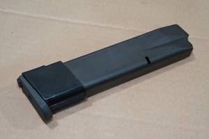 lot 18 image: Beretta 20 Round 9mm Magazine for CX4 Rifle