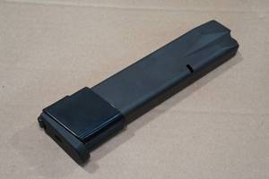 lot 19 image: Beretta 20 Round 9mm Magazine for CX4 Rifle