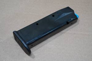 lot 40 image: Walther 12 Round .40 S&W Magazine for Walther P99 Pistol