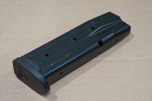 lot 86 image: Sig Sauer 17 Round 9mm Pistol Magazine