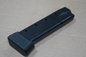 lot 87 image: Sig Sauer 20 Round 9mm Magazine for P226 Pistol