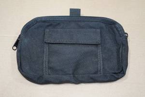 lot 136 image: DeSantis N58 Gunhide Carry Pouch