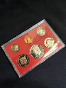 lot 18 image: 1972 United States Proof Half Dollar Coin Set