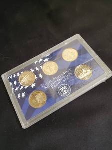 lot 19 image: United States Mint 50 State Quarters Proof Set