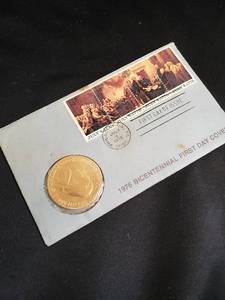 lot 27 image: American Revolution Bicentennial 1776-1976 Commemorative Coin and First Day Cover Set