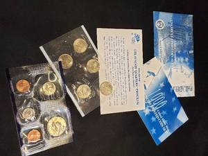 lot 28 image: 1999 U.S. State Quarters with Commemorative Sets