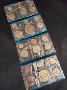 lot 33 image: Collection of U.S. Mint Uncirculated Coin Sets