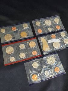 lot 34 image: Collection of 5 Vintage Mint Coin Sets
