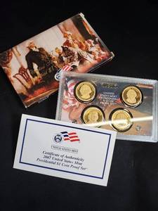 lot 42 image: 2007 United States Mint Presidential $1 Coin Proof Set