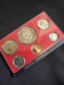 lot 47 image: United States Proof Coin Set in Display Case