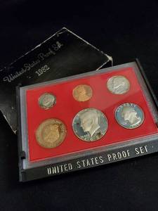 lot 56 image: 1982 United States Proof Coin Set in Original Packaging