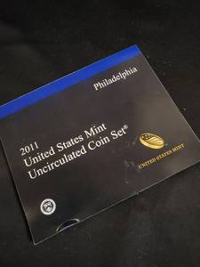 lot 72 image: 2011 United States Mint Uncirculated Coin Set - 14 Coins
