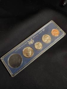 lot 76 image: 1966 United States Special Mint Set in Original Packaging