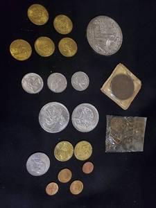 lot 78 image: Collection of Commemorative Coins and Medallions