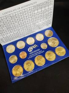 lot 87 image: 2008 United States Mint Uncirculated Coin Set from Philadelphia and Denver