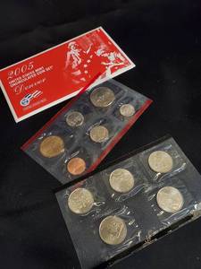 lot 89 image: 2005 United States Mint Uncirculated Coin Sets - Denver and Philadelphia