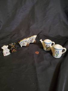 lot 116 image: Collection of 4 Ceramic Miniature Decorations including Dutch Windmills