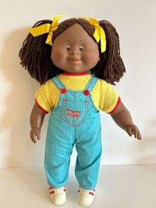 lot 86 image: Vintage 1985 Huggy Bean Golden Ribbon Playthings Doll