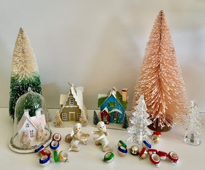lot 61 image: Christmas in Spring Pretty Elegant Christmas Decor