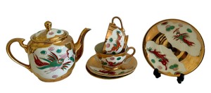 lot 54 image: Vintage Dragon and Phoenix Heavy Gold Gilded Teapot, Teacups and Saucers