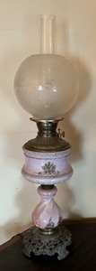 lot 146 image: Lovely Vintage Victorian Parlor Lamp