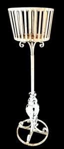 lot 154 image: Vintage Metal Planter Stand