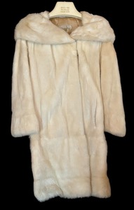 lot 155 image: Vintage Womens Fur Coat