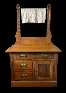lot 6 image: Vintage Wash Stand  Dry Sink