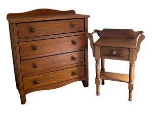 lot 178 image: Adorable Vintage Doll Furniture