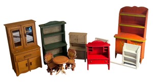 lot 189 image: Darling Vintage Doll House Furniture