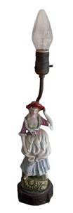 lot 207 image: Vintage Victorian Figural Lamp