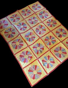 lot 89A image: Vintage Dresden Plate Quilt