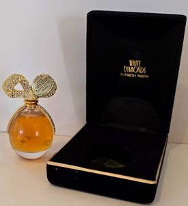 lot 19 image: New in Box Elizabeth White Diamonds Parfum