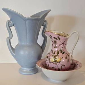 lot 30 image: Vintage Pottery Options