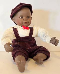 lot 32 image: Yolandas Precious Playmates David Doll