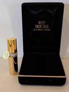 lot 34 image: New in Box Elizabeth Taylor White Diamonds Parfum Purse Spray